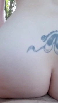 Lauren Phillips dává nevlastnímu synovi jeho úplně první kouření
