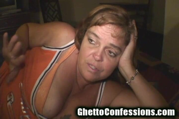 Ghetto Confessions: बड़े फ्लॉपी स्तनों वाली वेश्या गांड की कहानियां बड़े स्तनों पर चुभने वाले वीर्य को चूसती है!