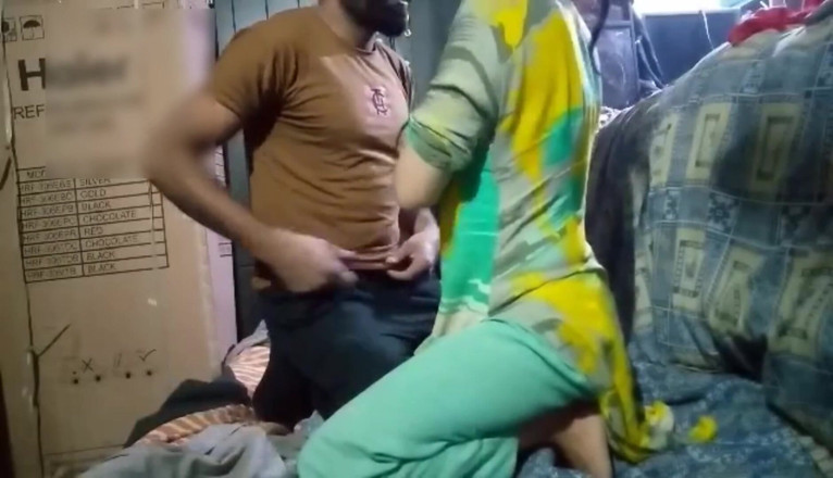 Dasi couple: Pakistani Home Alone Stepsister in Law