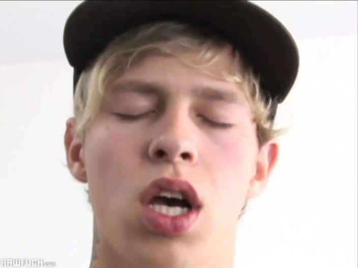 Raw Fuck: Skater fabien Rossi verehrt kumpels latte