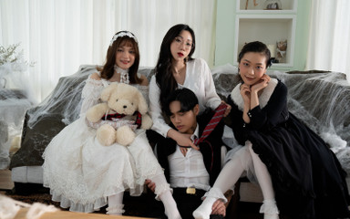 Model TV: 모델 TV - 음식을 위해 정액 이중 악마 싸움을 요구하는 마녀