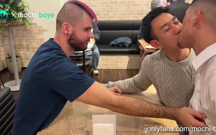 Mochi Boys: Seks grupowy w kawiarni