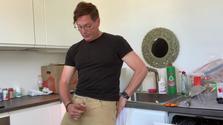 TJenner: Regarde tout mon sperme de pré-éjaculation tellement excité à la maison,...