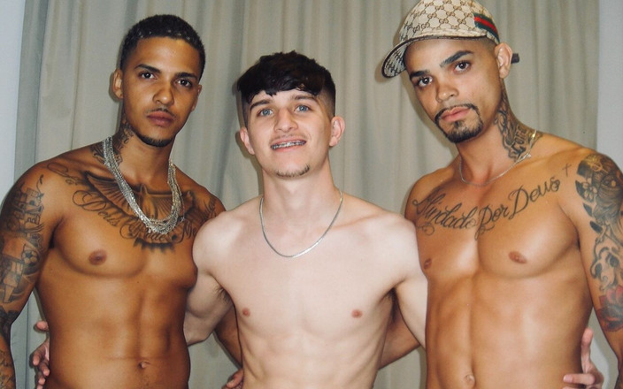 UncutTwinks: Pareja folla sin cortar twink Jay Tiempo - Sexo gay hardcore