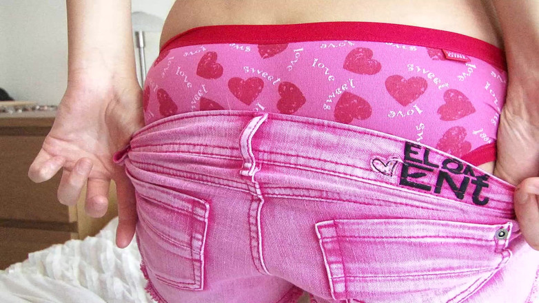 Very hot hardcore: 角質金髪赤ん坊は楽しんで、大きなおっぱいを示しています