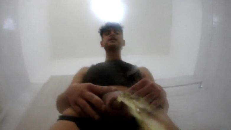 Idmir Sugary: 在相机镜头上撒尿 - 第一人称视角撒尿