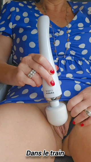 Sofy13: Kompilasi video aku lagi asik muasin memekku pakai dildo sampai...