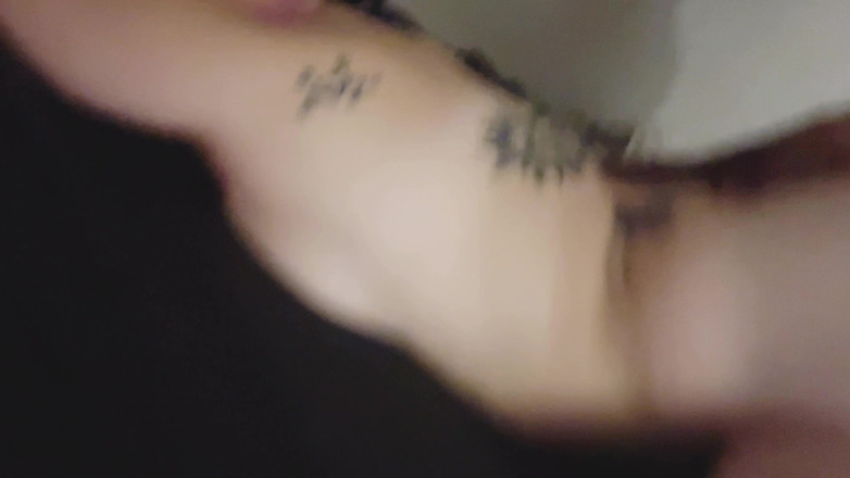 Thekookiejar: Une nana étalon essaye une bite pour la première fois et...