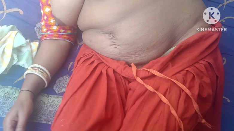 Yourgeeta8899: Gospodyni próbuje włączyć swojego przystojnego najemcę w ciągu dnia w 69...