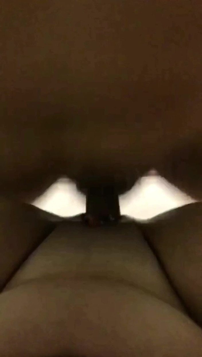 Latinos Puercos: Éjaculation féminine avec beaucoup d'énormes squirts en se faisant baiser...