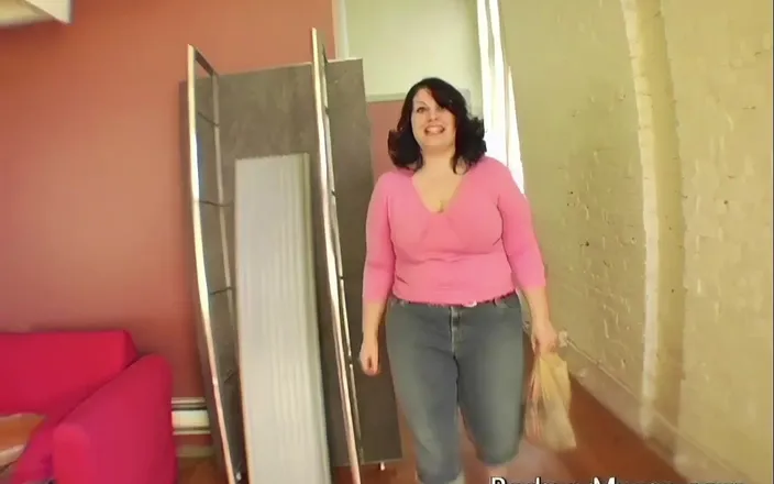 Scale Bustin Babes: Vintage BBW Threesome and Cum Swap
