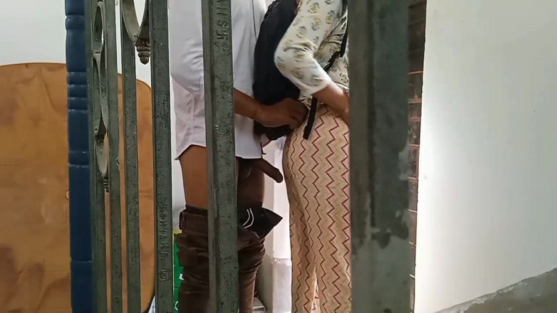 Fantacycutting: Skutečná indická školačka virální typ video nahrávání