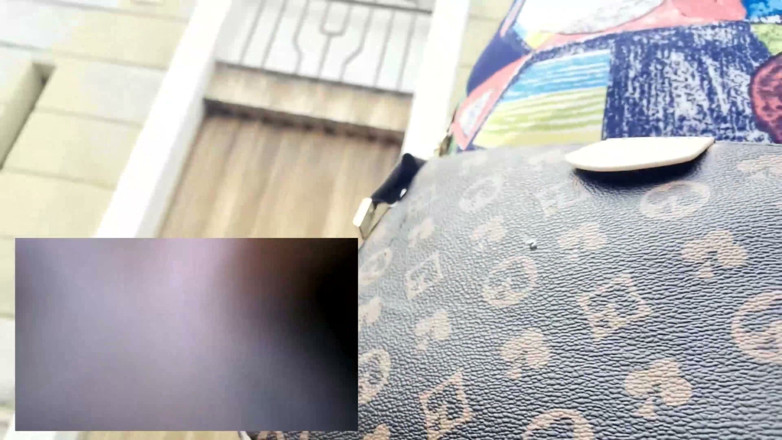 Nicoletta Embassi: kamera pil semasa berjalan di dalam sudut pandangan pertama perut...