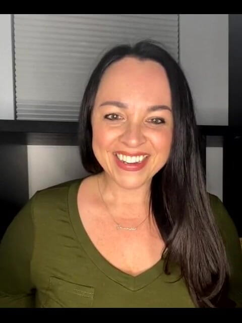 Amanda Thickk: セクシーなブルネット