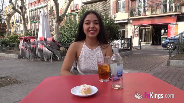 FAKings: Young but not shy teen enjoys a dose of showing...