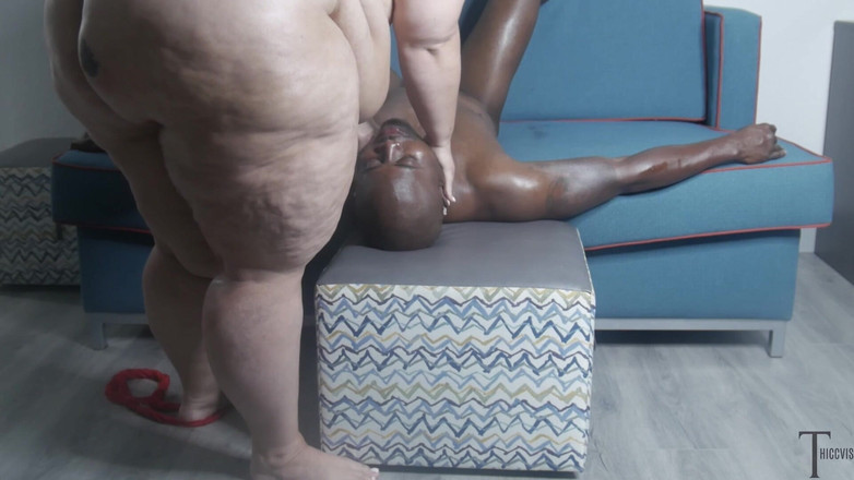 Thiccvision: Vicki 毛绒双功能