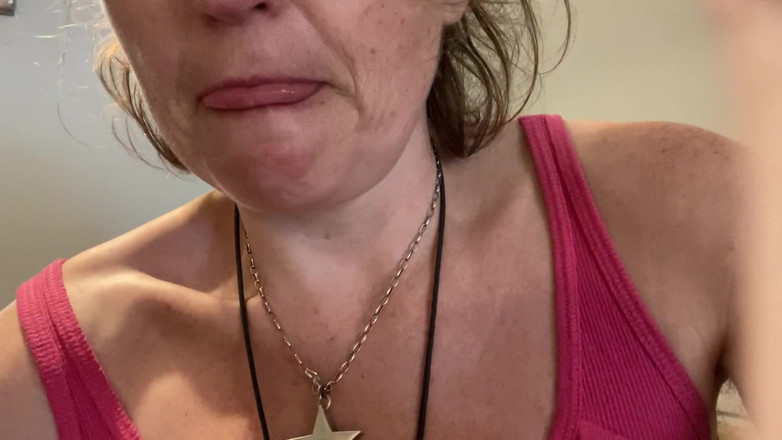 MistressWriggler: Chlazení v kavárně - tím, Že Dostávám moje prsa ven