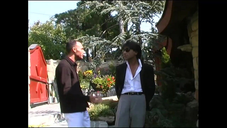 My Dirty Family: Bine ați venit în păsărica noastră