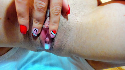 myla_angel: Po sexu mokrá kundička se protahuje a hraje si!