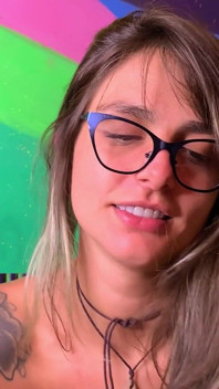 Já stříkám! Hubená děvka polyká sperma po divokém kouření