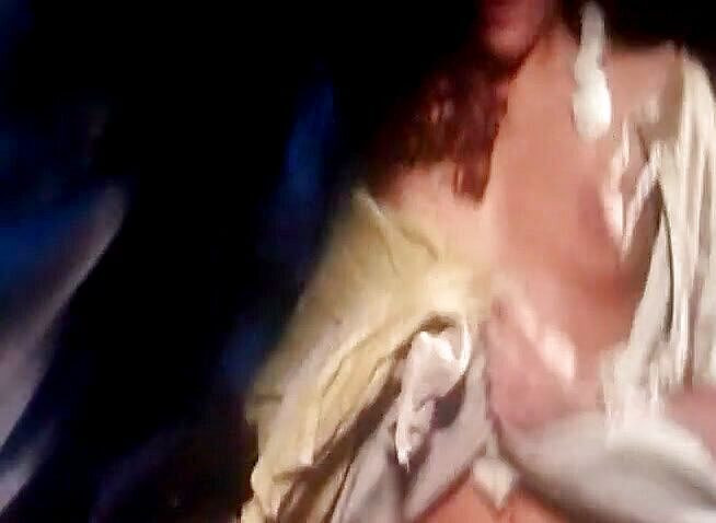 Fetish World: ワゴンの後ろで男を犯す赤毛