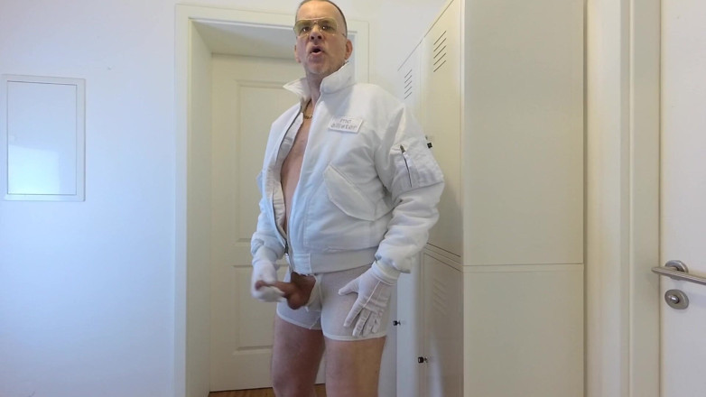 GERMANE_XL: White Alpha Hunk Berlin 7