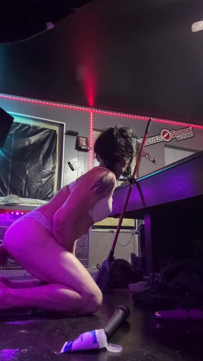 Pound town: Vernedering door ruige seks en dominant