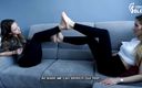 Czech Soles - foot fetish content: Dwie dziewczyny skleiły swoje seksowne gołe stopy razem!