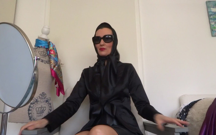 Lady Victoria Valente: In de Satin Shawl Passtudio: 4 nieuwe hoofddoeken, schouderdoeken