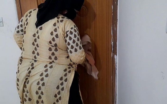 Aria Mia: Punjabi hindu bhabhi bị một chàng trai đụ trong khi dọn...