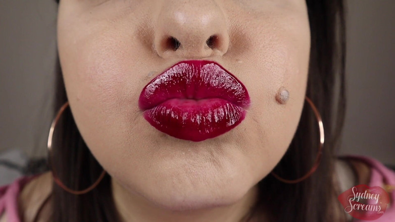 Sydney screams fetish: First Date Kissing