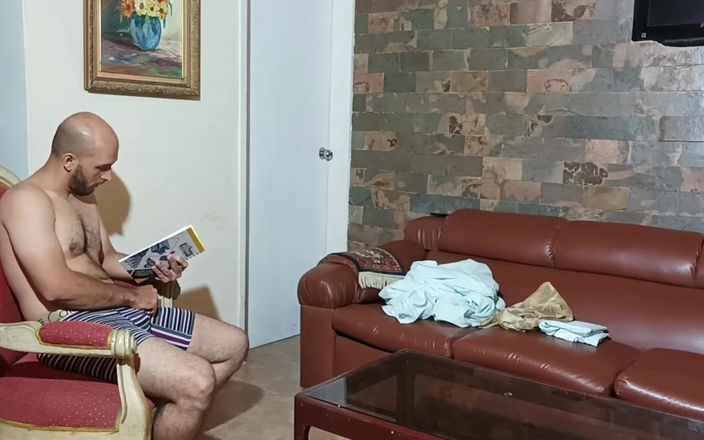 Calvohot70: Adik tiriku yang super mesum ini suka banget telan sperma...