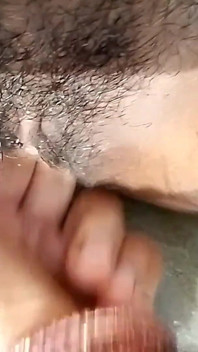 Geeta, bhabhi, villageoise excitée de 25 ans, se masturbe, vidéo, geeta9905 non attachée