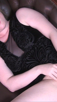 Sexy Satine se termina a sí misma
