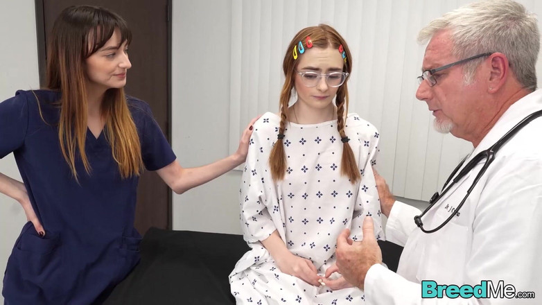 BreedMe: Сексуальна руда Різ Роббінс не може завагітніти до цих пір