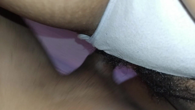 Hot Strawberry: Sténám tak silně, že mě slyšeli, když mi strká svého velkého...