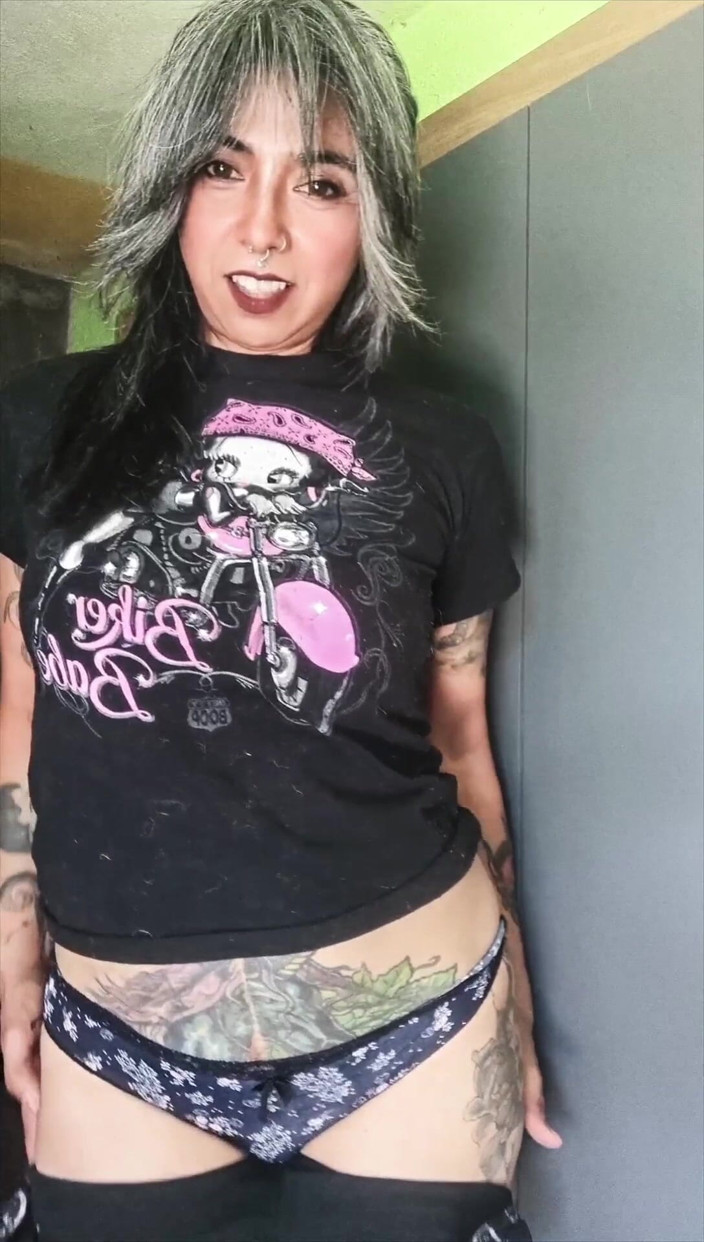 Casia Castro: Quick Payment for the Ride… Before Someone Sees Us