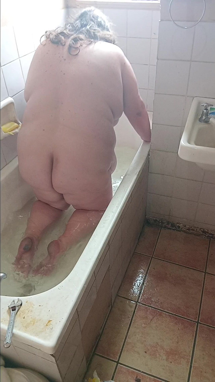 hothouse18xxx: Stacy tarafından ateşli küvet azdırıyor