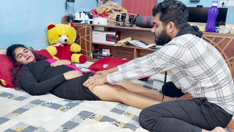 Vaishnavysharunraj: Malayali Boss Girl Feet Massage by Boy Staff