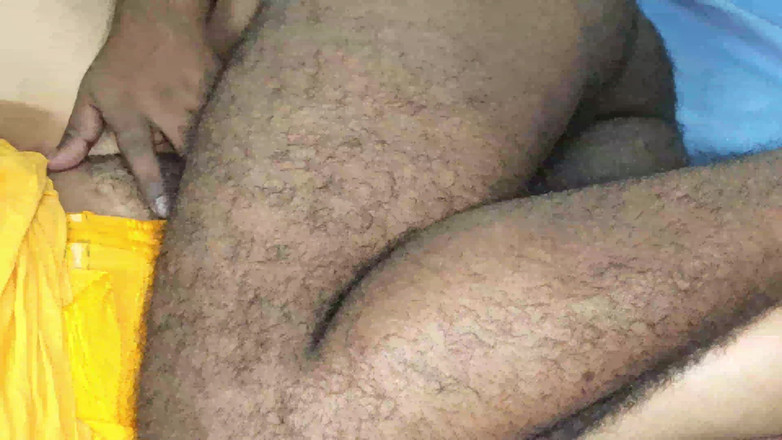 Desistar: Eu encontro minha meia-esposa com tesão no quarto pornô na Índia