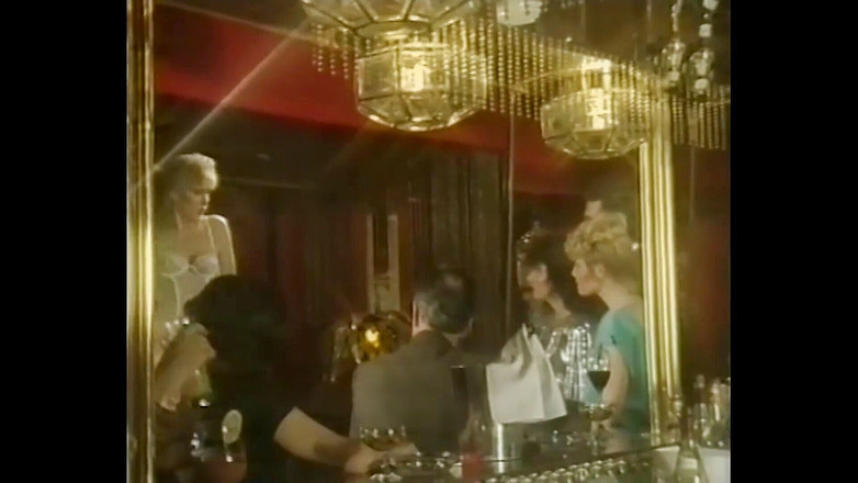 Toy Sluts: Blonďatá milfka masturbuje, aby všechny pobavila