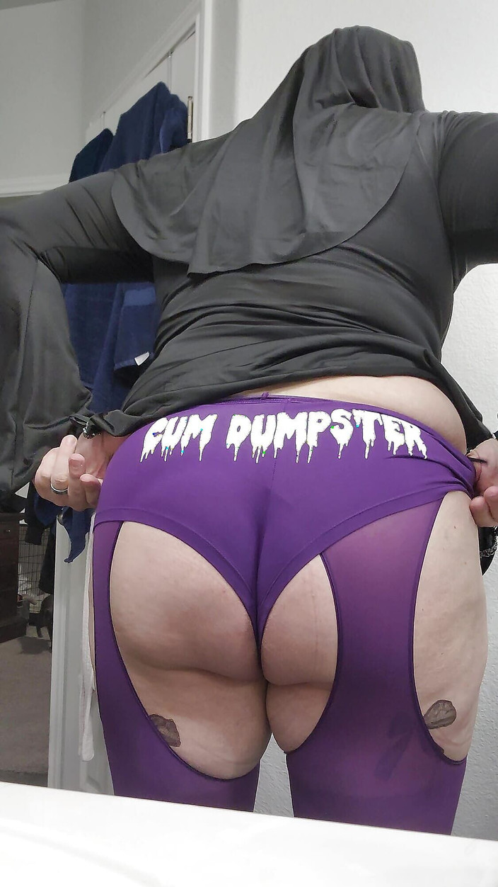 Texas Sissy: Zlobivá num uctívající kostel péra