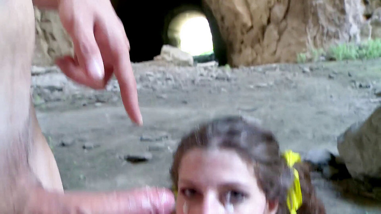 Horny Two really wet MILFs: Sevimli Amerikalı genç kızın yüzüne büyük bir boşalma