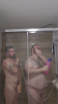 Beruang Dalam Mandi! (Tiada Seks)