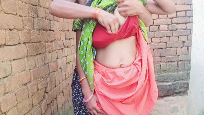 Trilokinath: La bellissima cameriera milf indiana viene scopata da un altro...