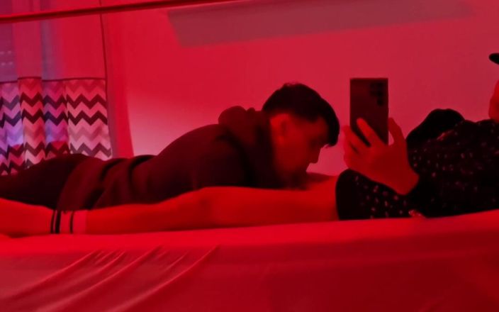 boyzxy212: Gay kouření odrazy - chycena v zrcadle