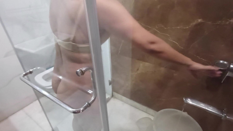 NaughtyWings: Hotel Ke 浴室 me bajaya desi bhabhi Ko