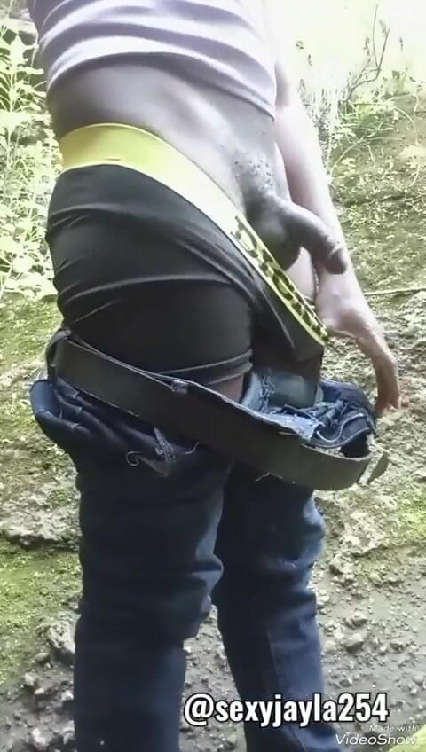 Sexyjayla254: Nadržený chlapec Sám v lese si honí a střílí velkou...