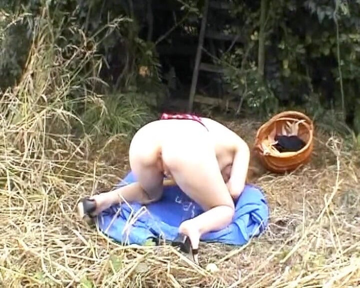 Deutsche Frauen: 촉촉한 구멍에 옥수수를 채우는 오지는 독일 여자