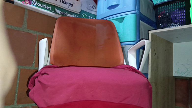 Dalyla: Heiße lesbe befriedige sich in ihrem zimmer